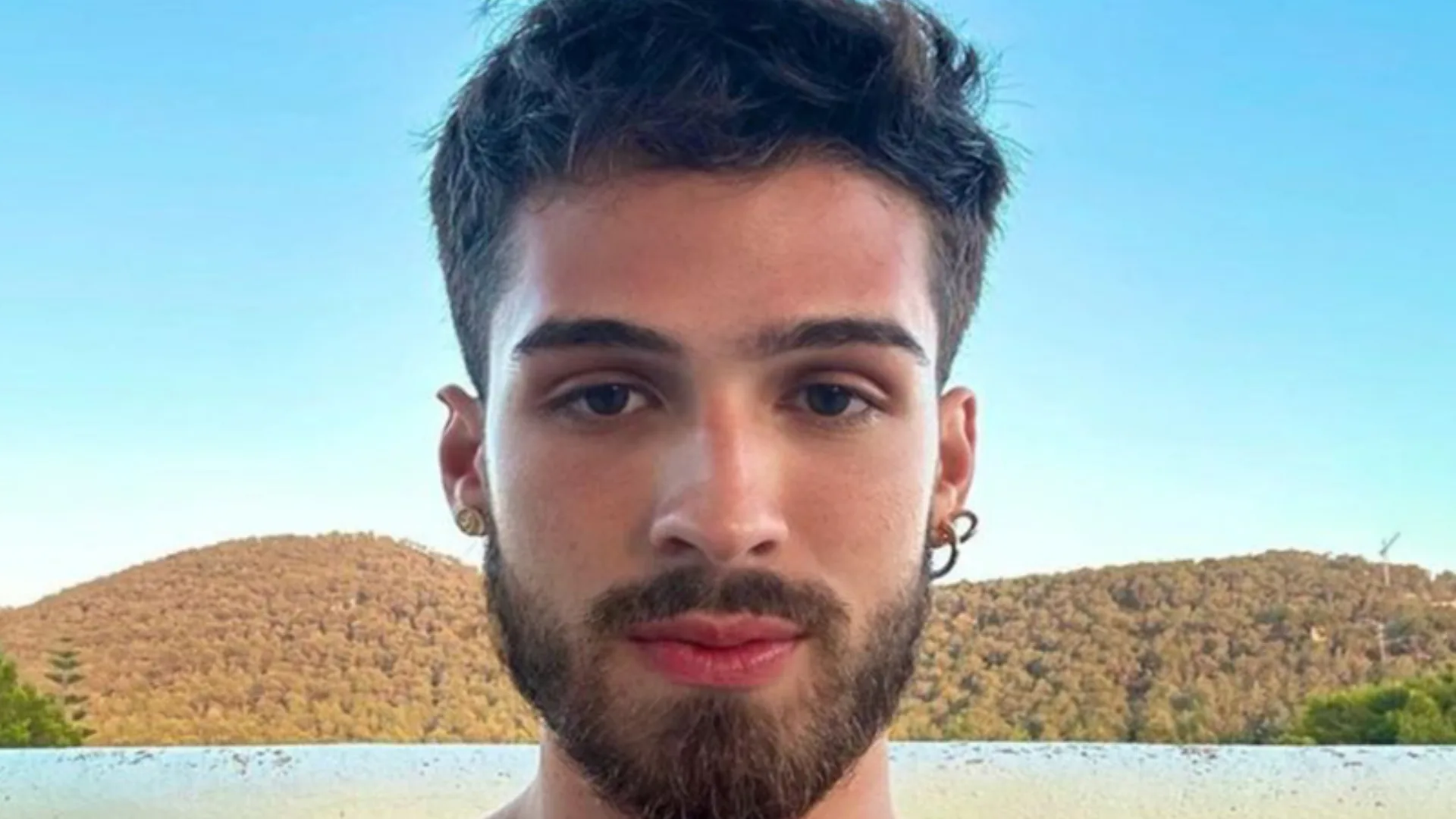 João Guilherme ganha prêmio no bingo, zoa Ana Castela e cai