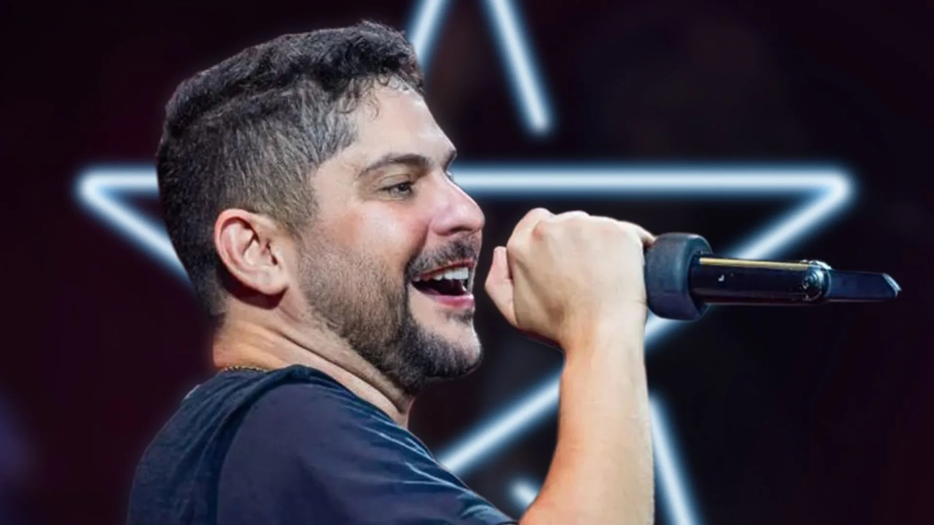 Filho de Jorge, da dupla com Mateus, surpreende ao cantar na escola