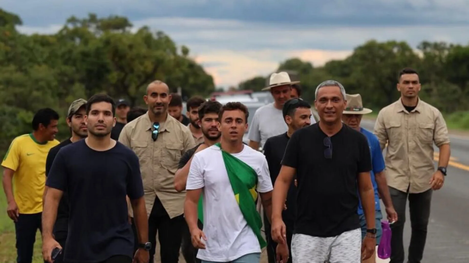 Nikolas Ferreira chega em Brasília após 6 dias de caminhada