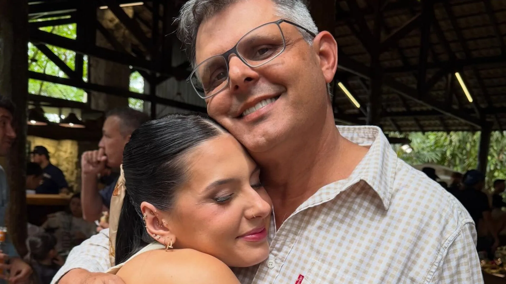 Ana Castela comenta sobre a importância da companhia do pai