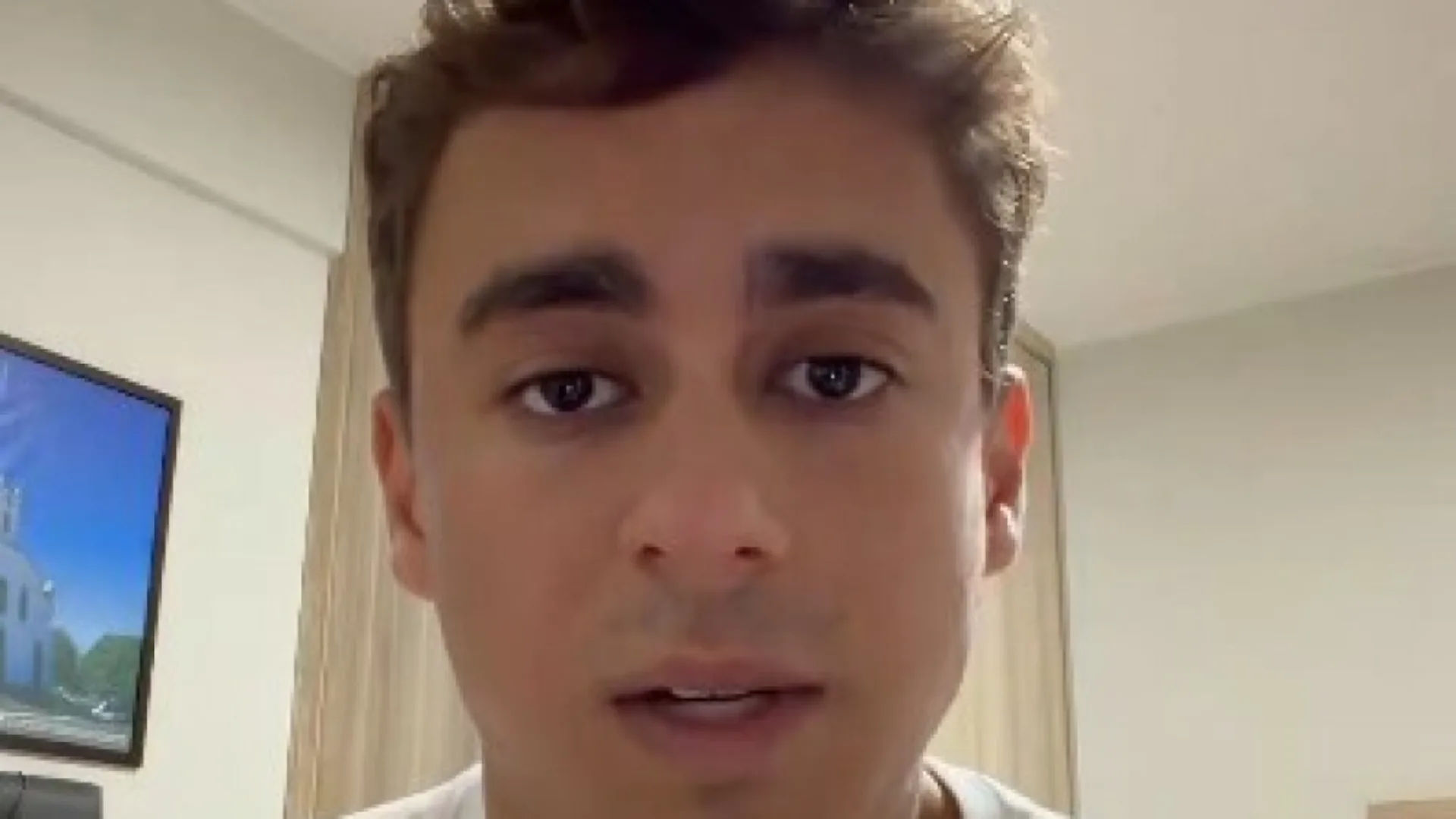 Nikolas Ferreira inicia caminhada de mais de 200 km até Brasília em ato simbólico