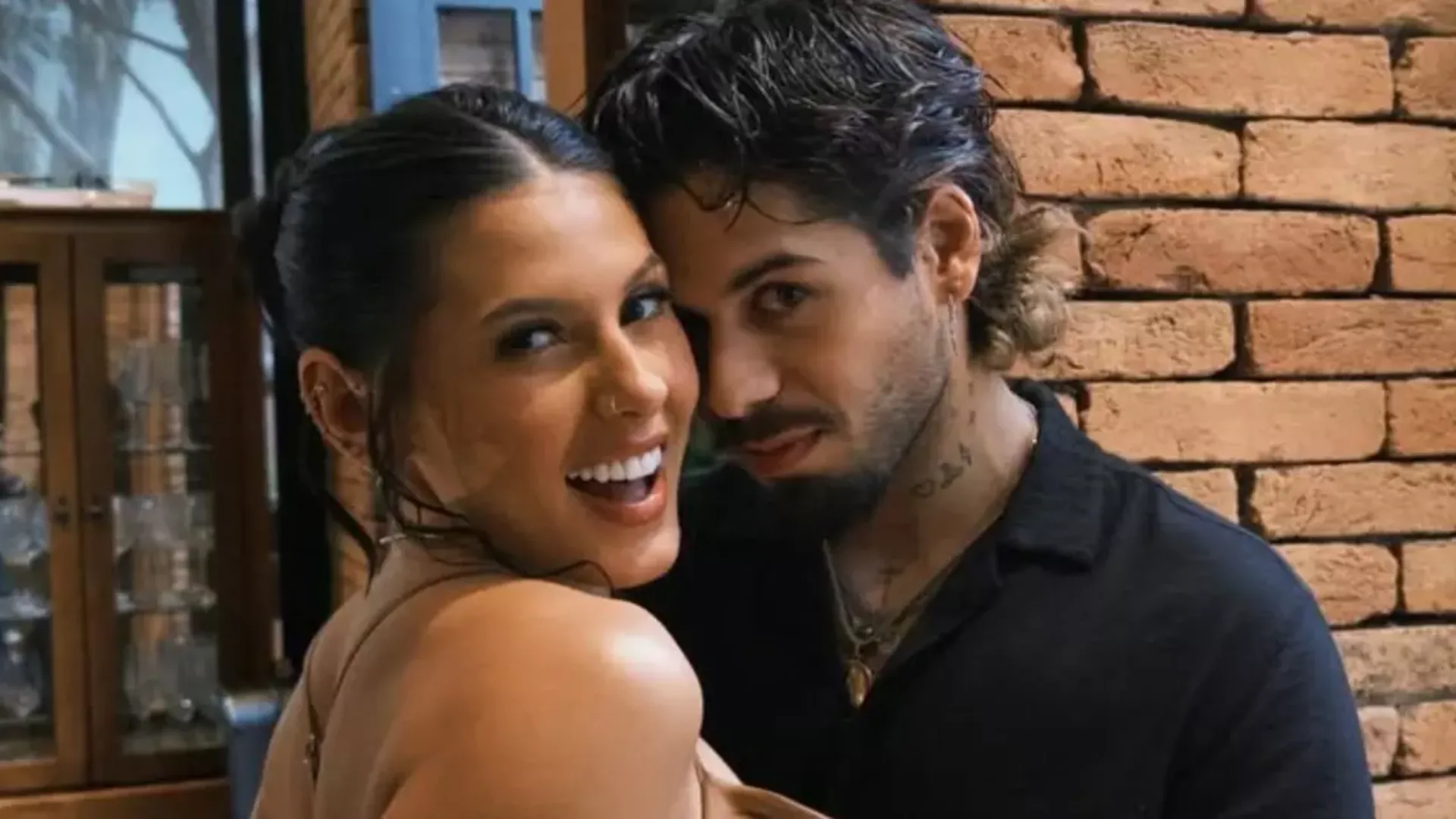 No palco, Ana Castela nega reconciliação com Zé Felipe: “Não voltei”