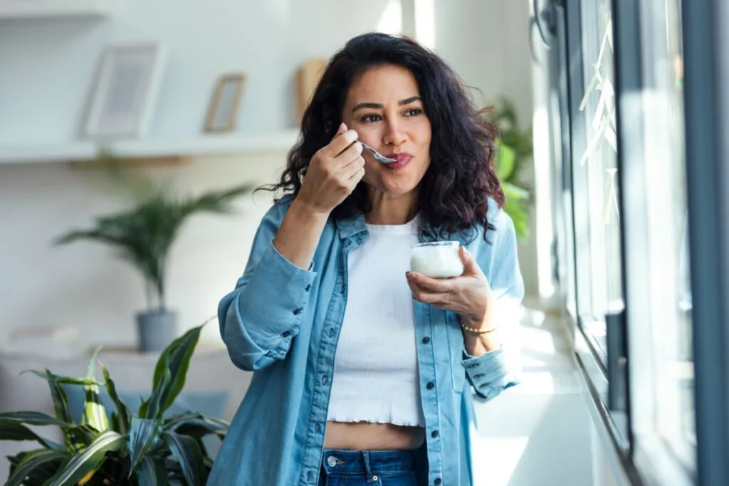 Food noise: quando o pensamento constante sobre comida merece atenção
