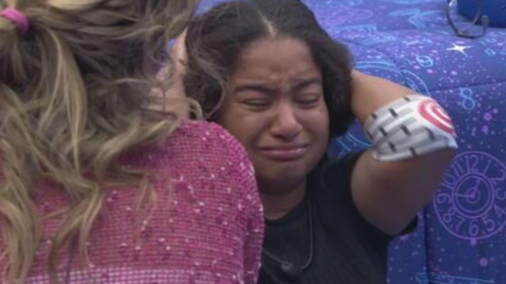 BBB 26: Milena cai no choro após tomar punição gravíssima