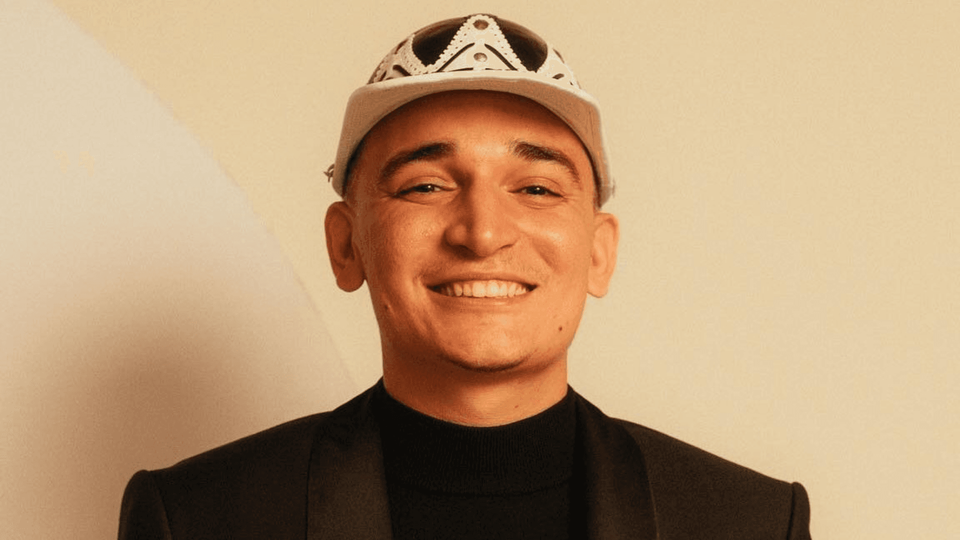 João Gomes interrompe show para aplaudir Tatiana Sampaio