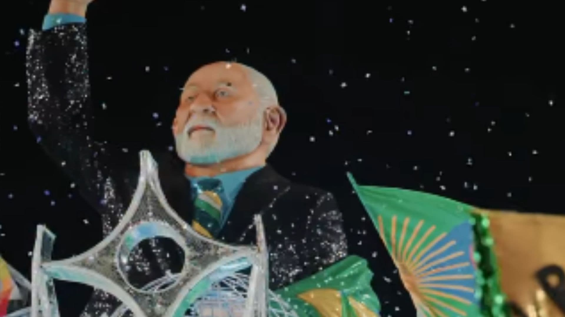 Lula é homenageado na Sapucaí e Bolsonaro surge como palhaço