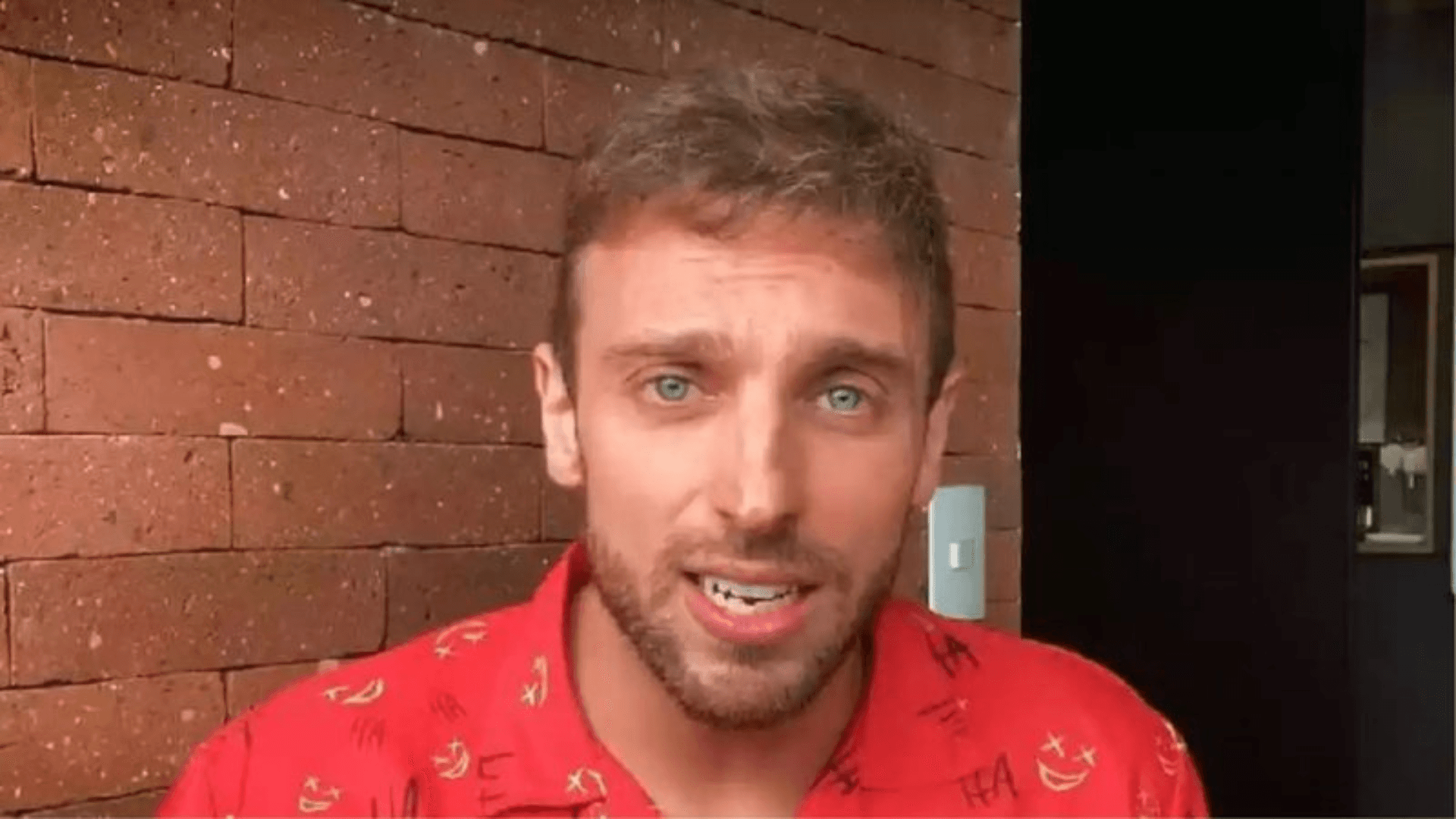 Tribunal reverte condenação de Leo Lins e humorista é absolvido por maioria de votos