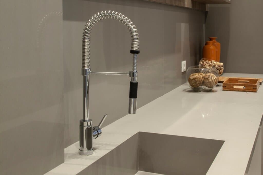 Torneira de cozinha: guia prático para acertar na escolha