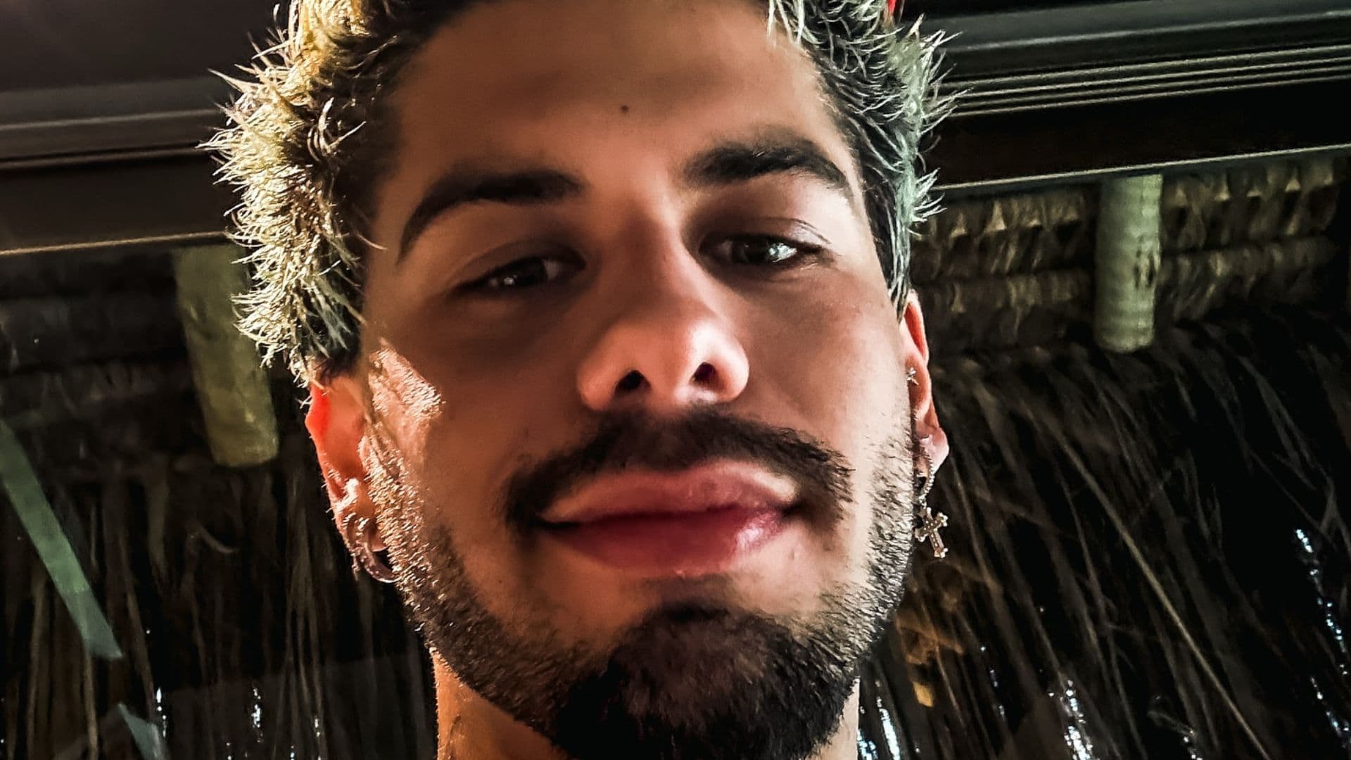 Zé Felipe desabafa em show e cita sofrimento: “Vontade de chorar”