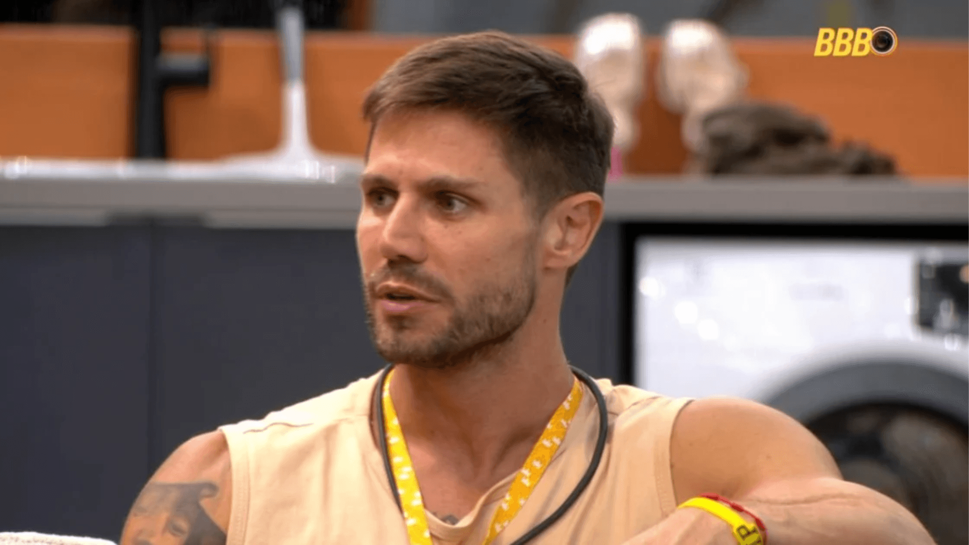 Apresentador Ed Gama chama Jonas de ‘5ª série’