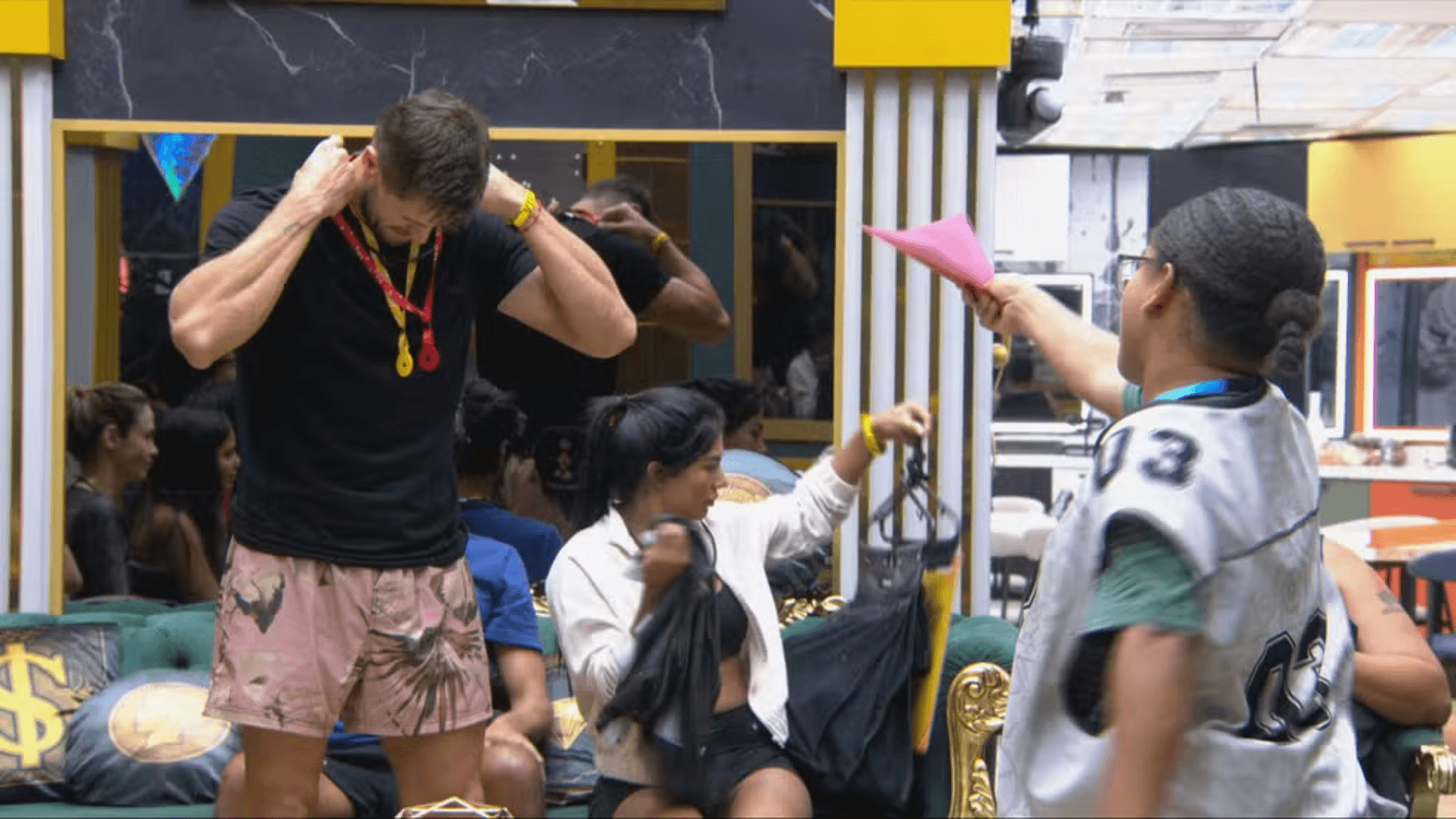 Milena é o anjo da semana e coloca o líder Jonas no monstro