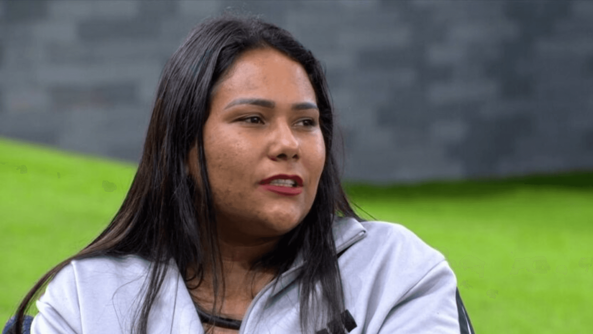 Chaiany expõe que beijou sister escondido e pede segredo