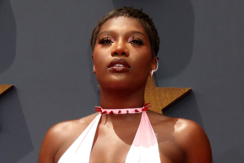 Do pop ao rap: beleza de Sabrina Carpenter e Doechii inspira produções para o Lollapalooza