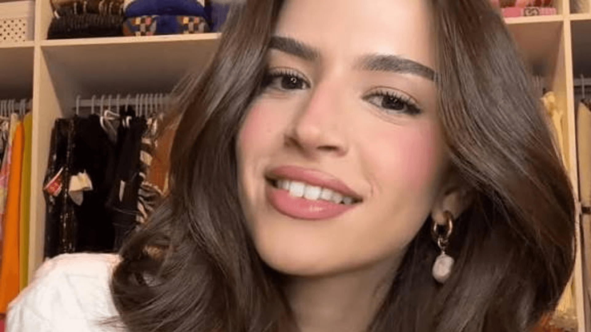 Influenciadora testa combinações e defende vestido recusado por Ana Paula no BBB26