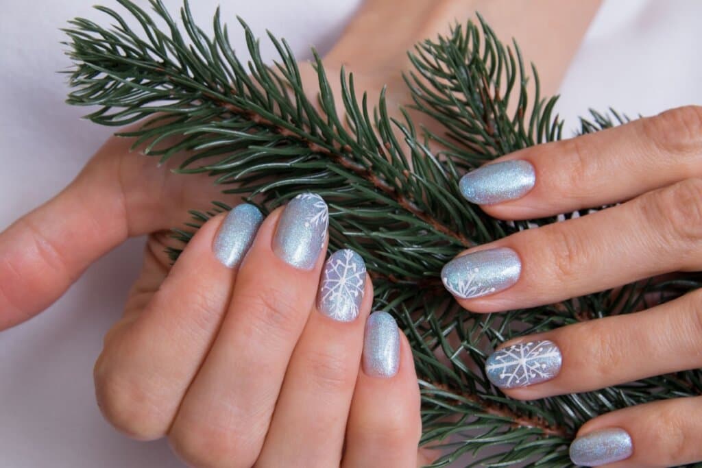 Do clássico ao inesperado: outono abre espaço para cores ousadas nas unhas