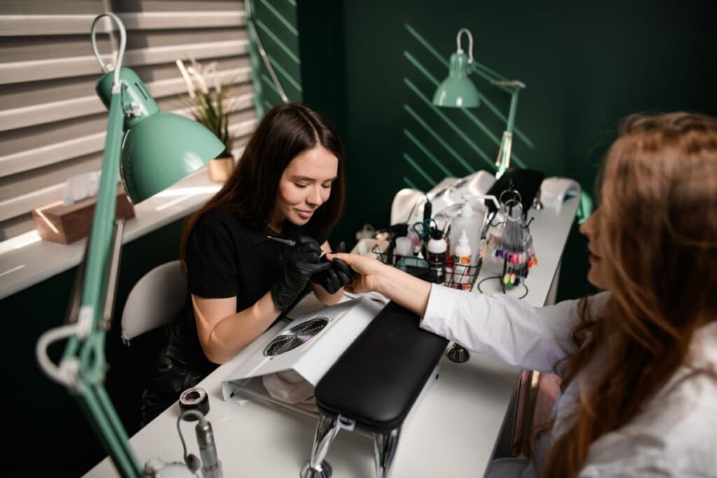 Mercado de unhas: setor cresce e impulsiona a independência financeira feminina