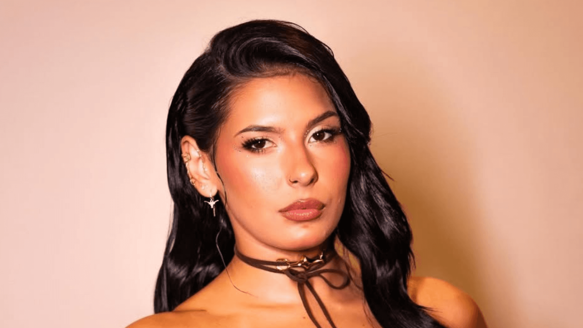 Após tombo em palco, Ana Castela explica situação e reage: “Fiquei numa raiva”