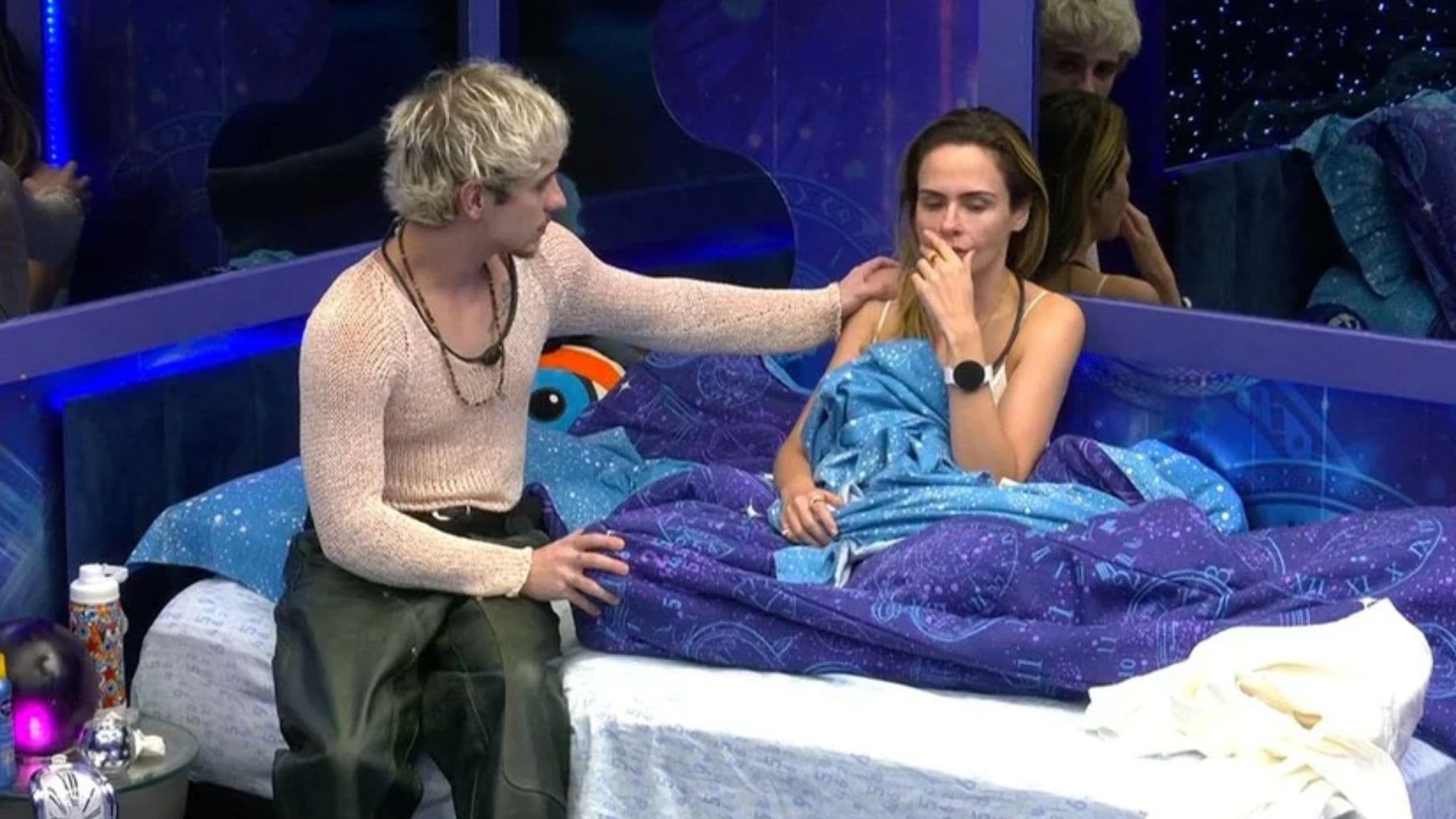 BBB 26: Ana Paula é avisada sobre morte do pai e conta notícia para Juliano Floss