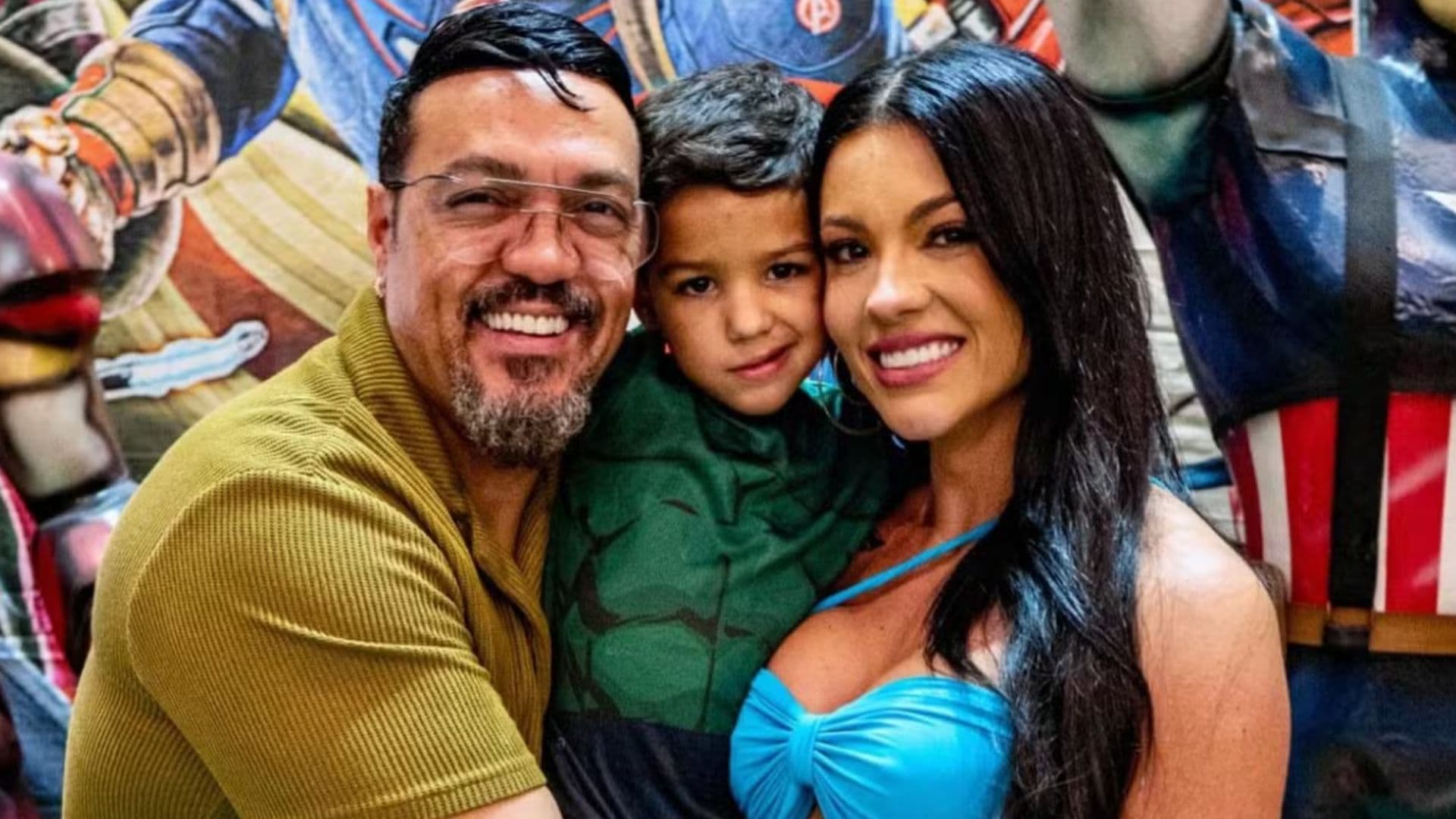 Namorada de Belo explica selinho do cantor no filho de 4 anos após polêmica