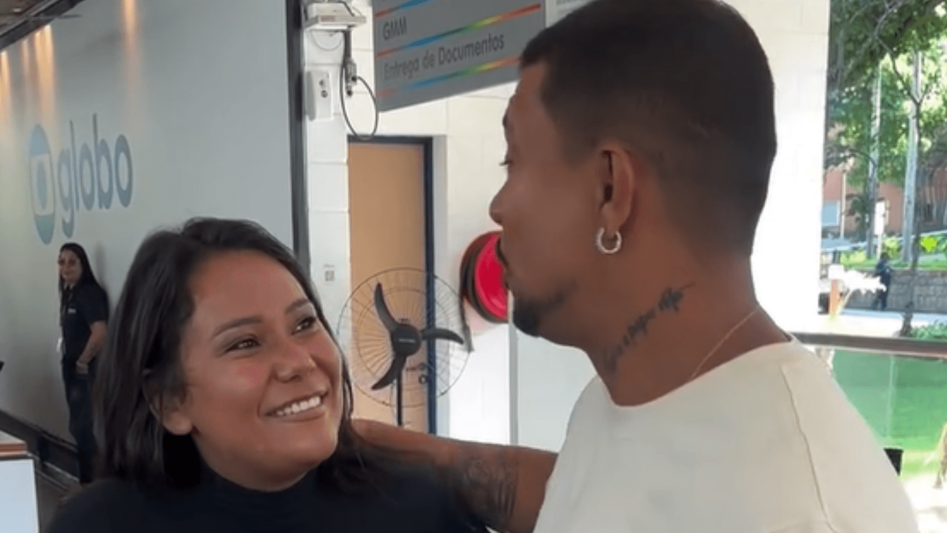 Chaiany encontra Xamã no estúdios Globo e rapper declara: “Tava torcendo muito para você”