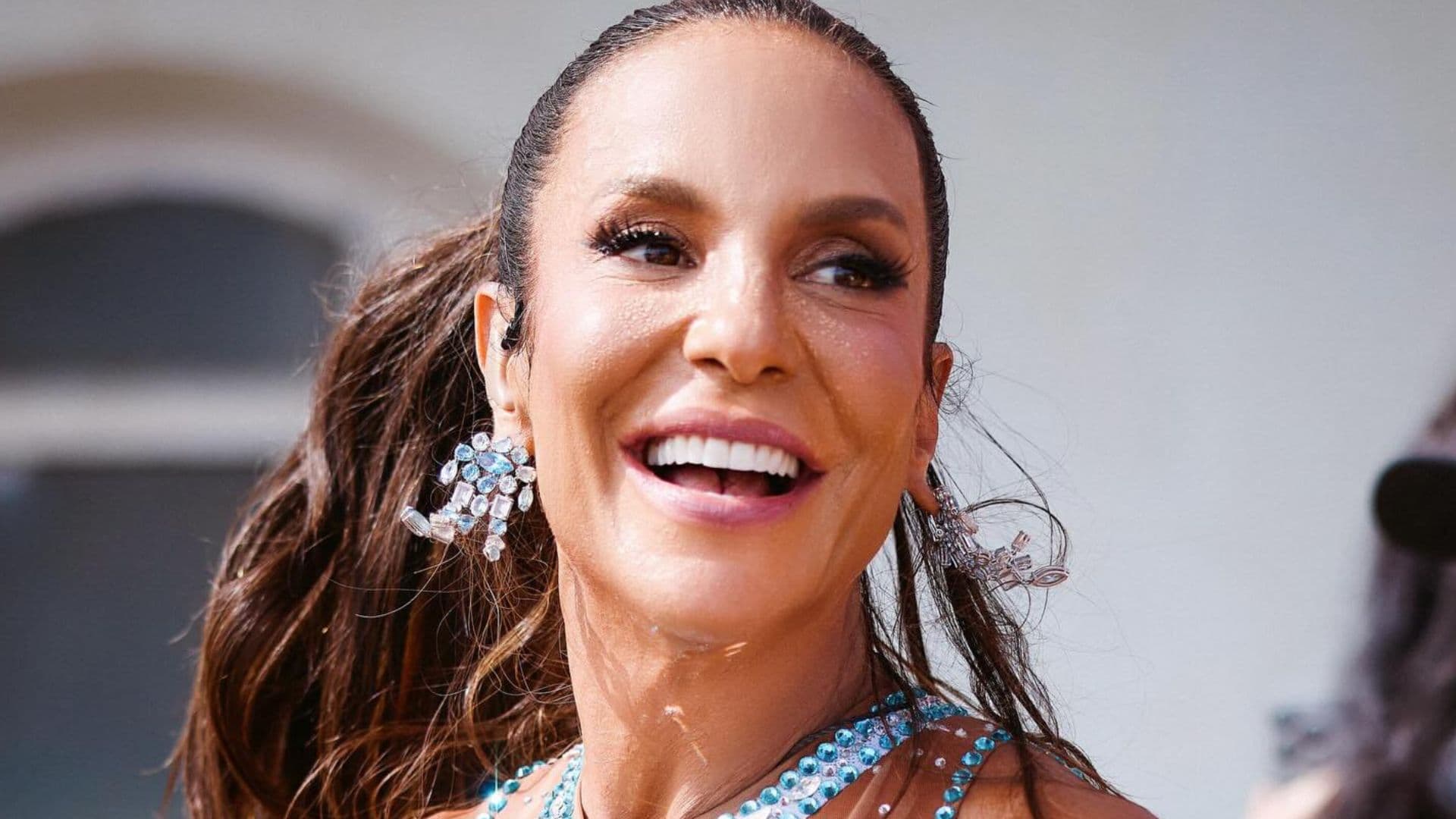 Ivete Sangalo cai na risada após deixar detalhe inusitado escapar em vídeo