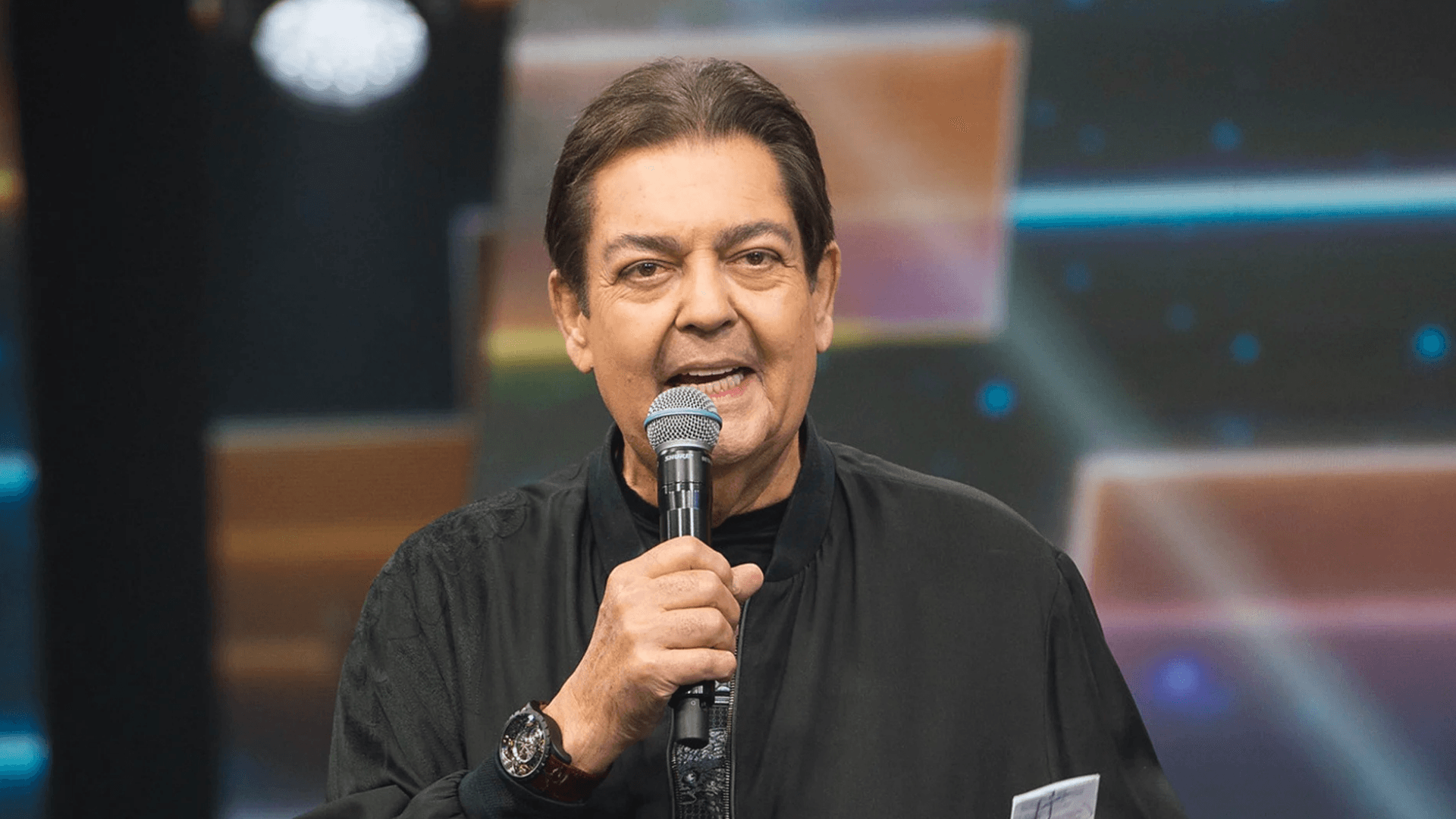 Equipe de Faustão se pronuncia sobre internação hospitalar do apresentador