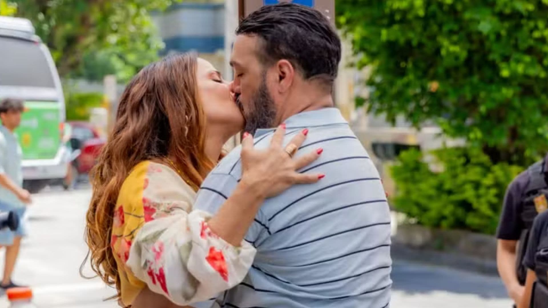 Viviane Araújo admite incômodo na primeira cena de beijo com Belo em novela
