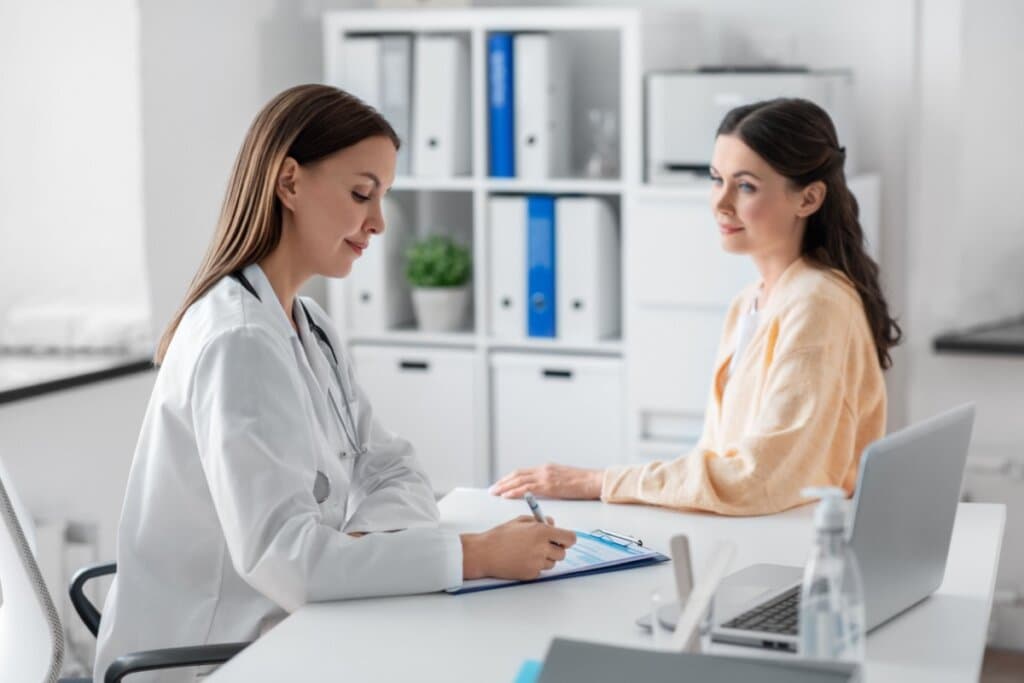 Entenda por que as infecções urinárias aumentam entre as mulheres no inverno