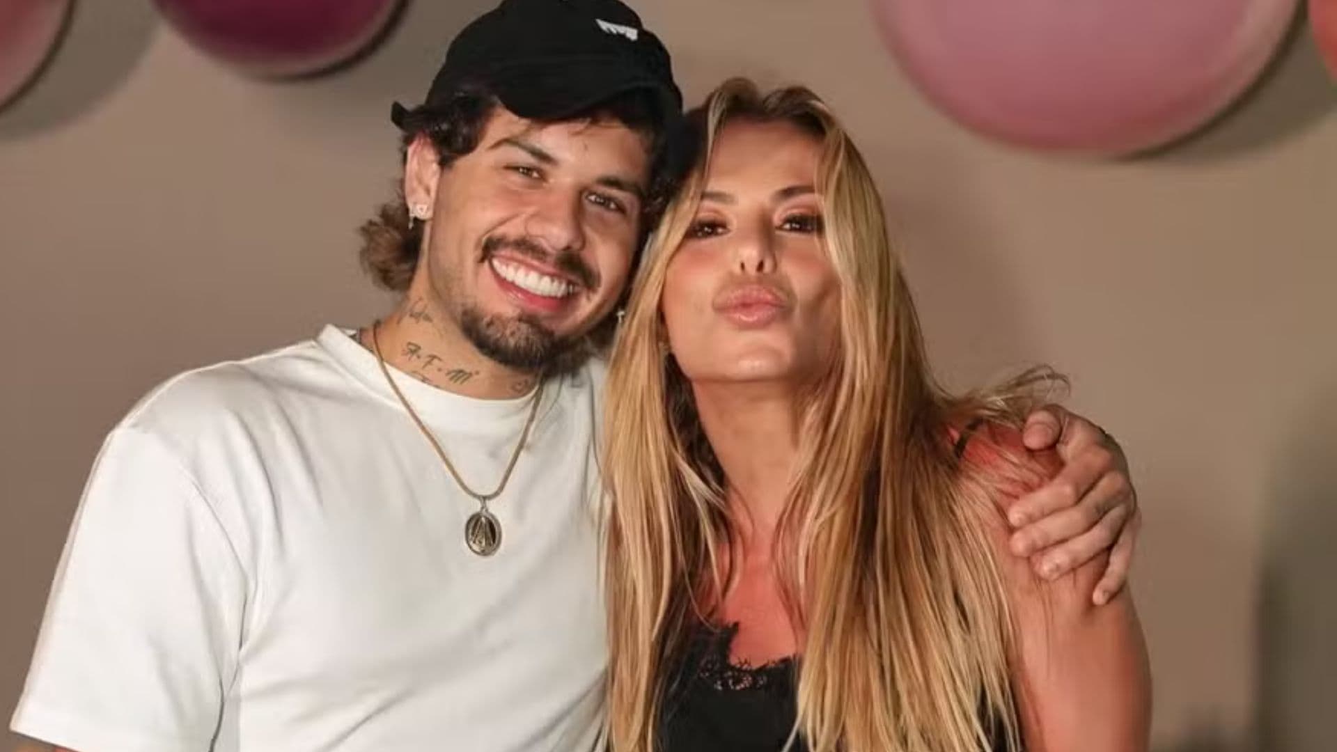 Zé Felipe presenteia a mãe com relógio de grife e valor impressiona