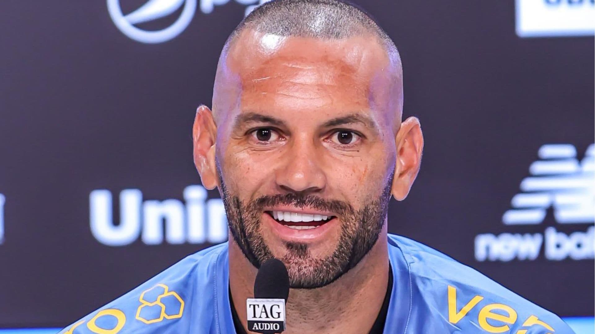 Emocionado, Weverton se joga no chão após ser convocado por Ancelotti