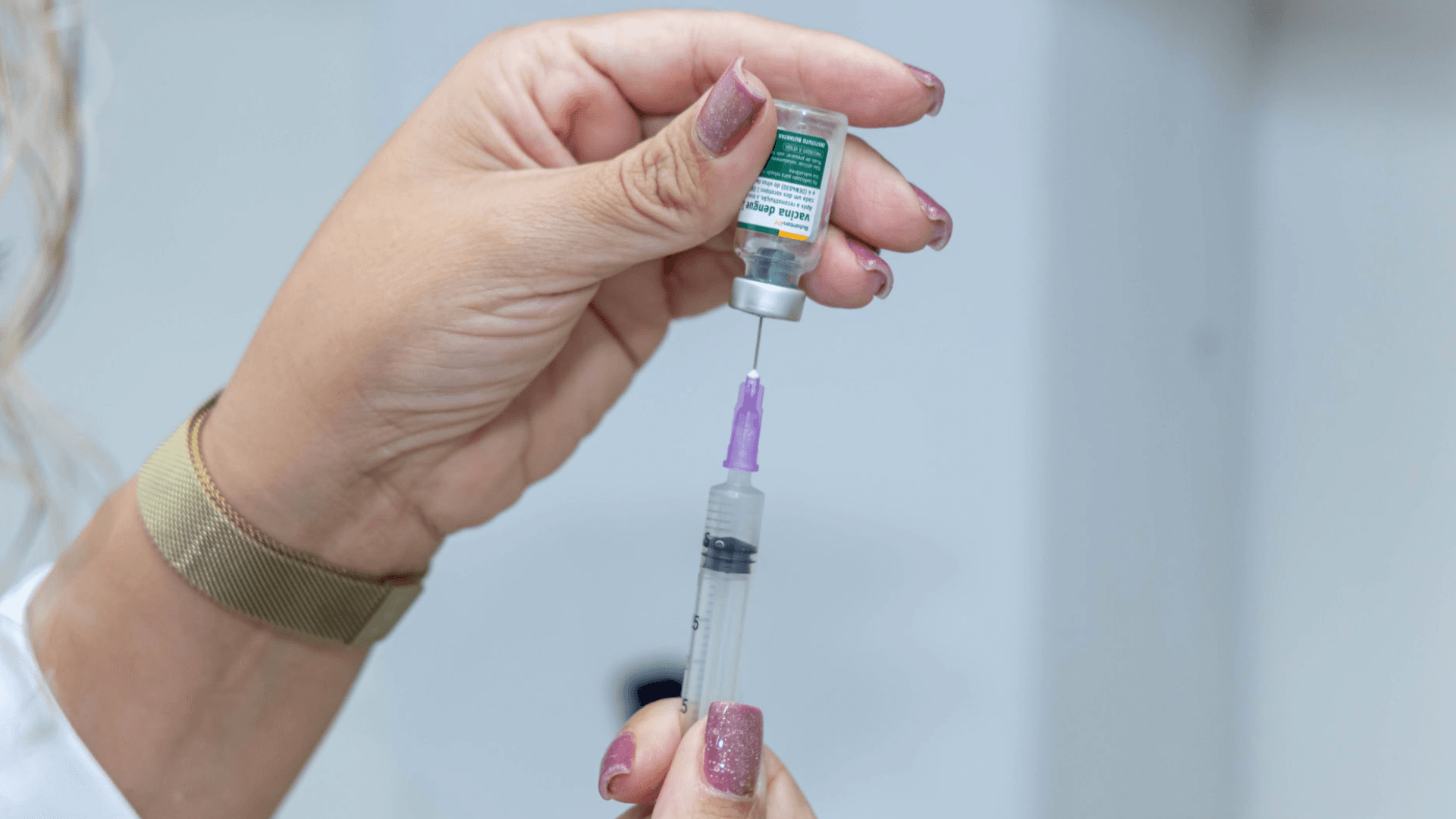 Ministério da Saúde suspende uso da vacina da dengue do Butantan