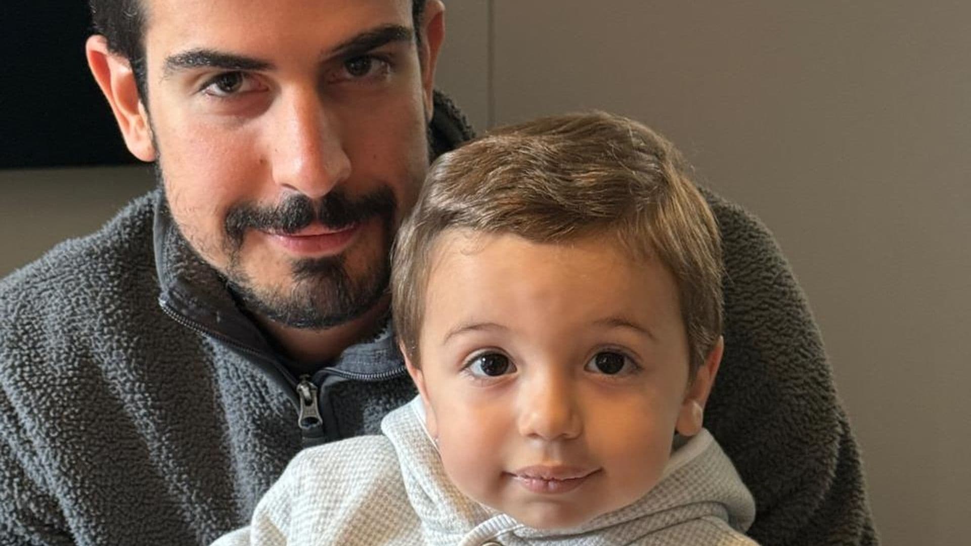 Enzo Celulari aponta semelhanças com o irmão e brinca: “Deixar claro que não é meu filho”