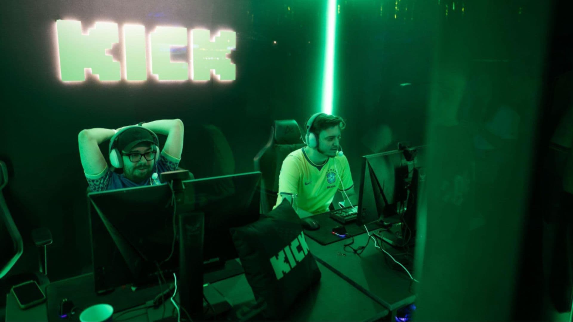 Gaules, Paulinho o Loko e outros grandes nomes do streaming brasileiro se reuniram para ver o Brasil jogar
