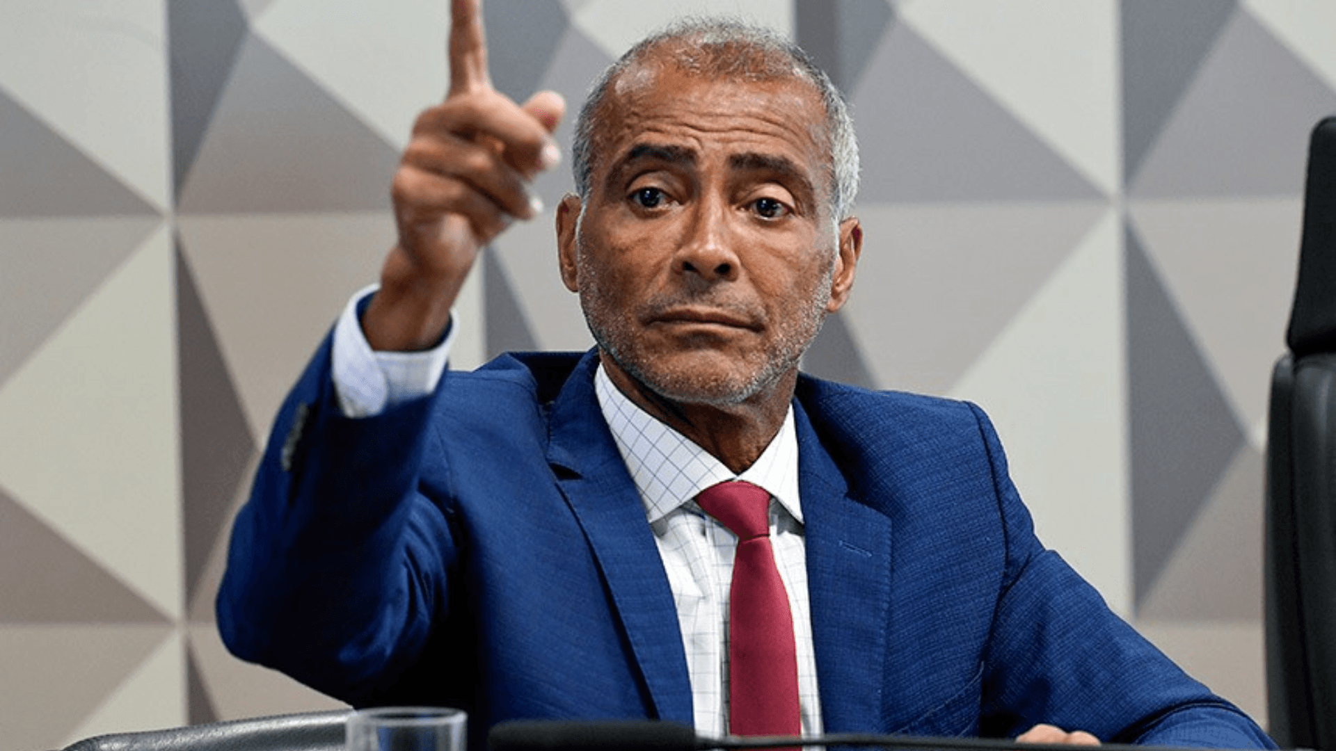 Romário diz que devolverá salário recebido durante a Copa