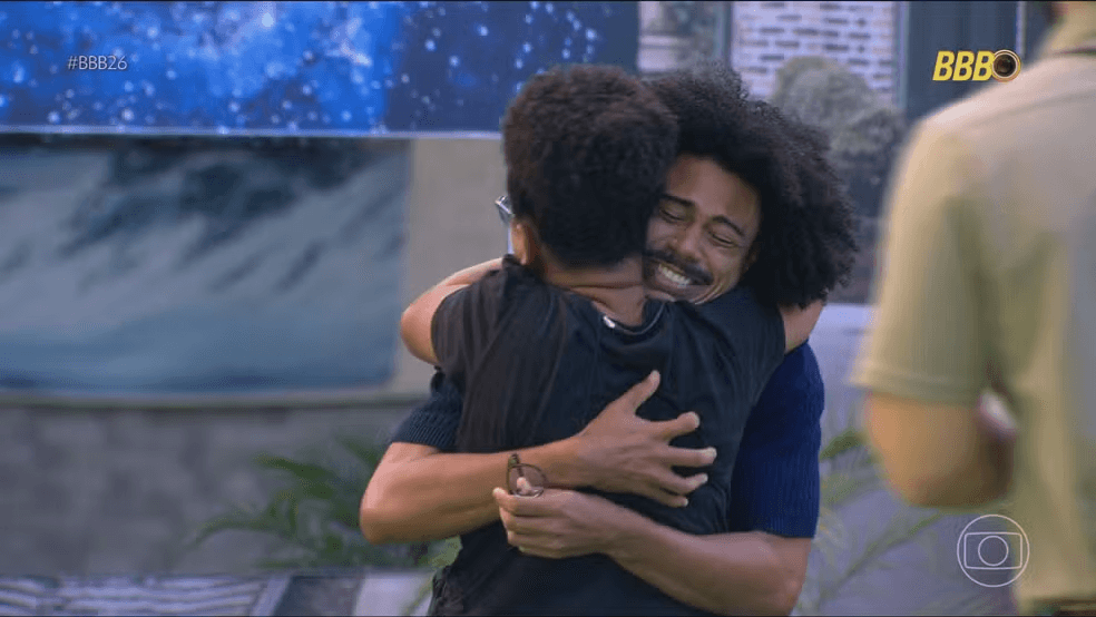 Foto de reencontro vira onda de racismo contra Milena e Breno: ‘Será tratado com o jurídico’