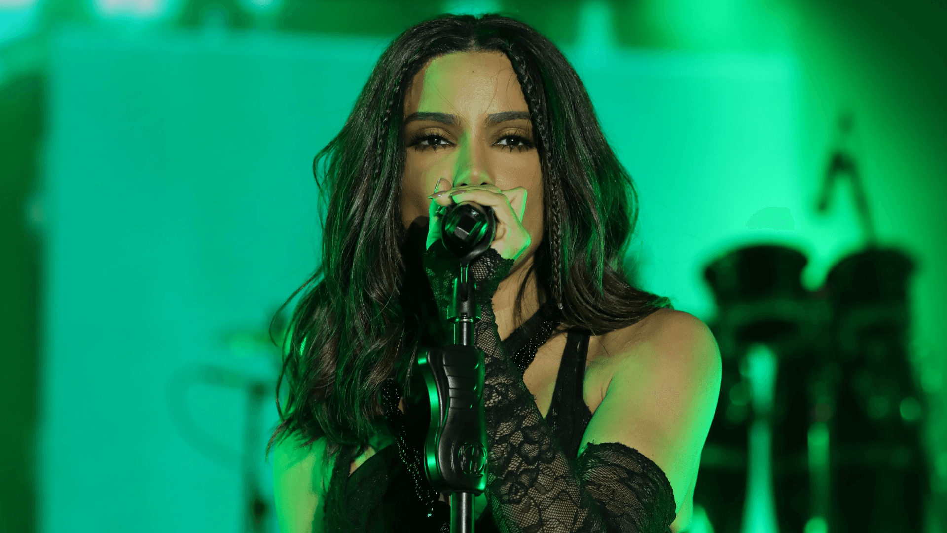 Anitta comenta polêmica sobre consumo de bebidas alcoólicas durante nova turnê