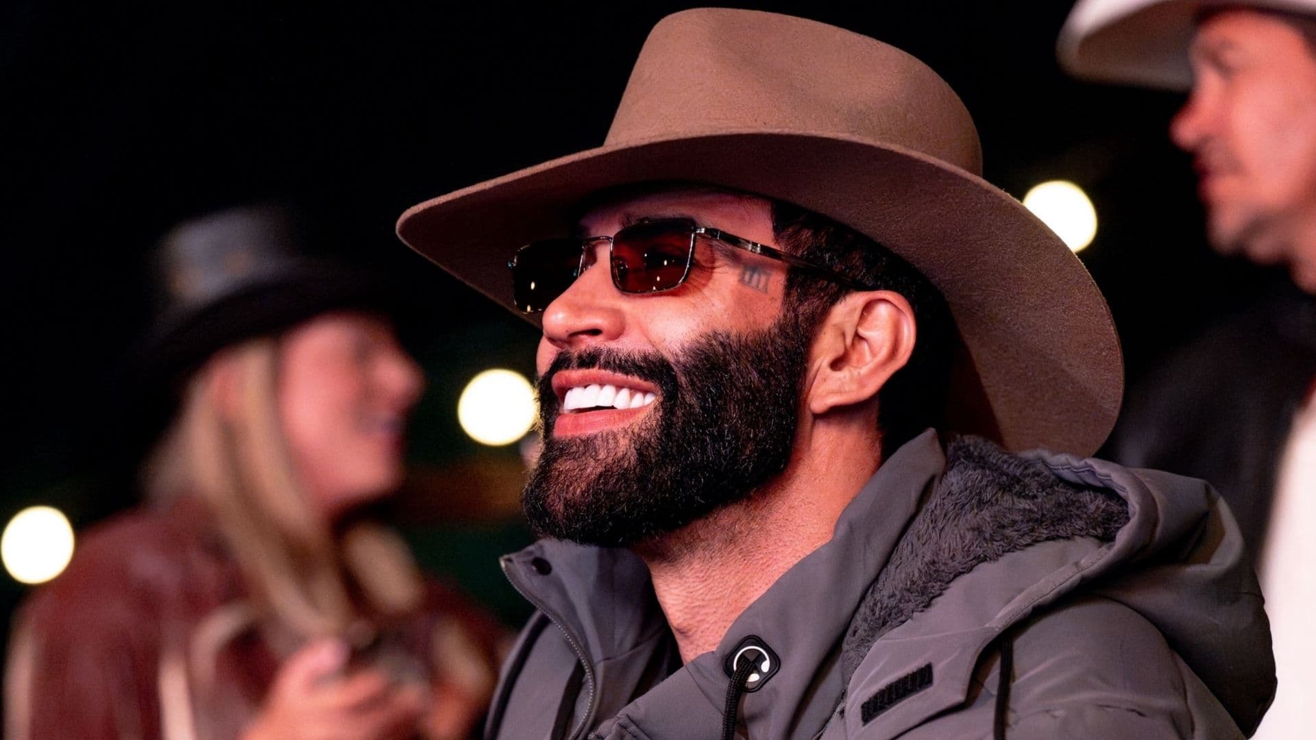 Gusttavo Lima amanhece no palco de Barretos, faz churrasco durante show e sobe em caminhonete