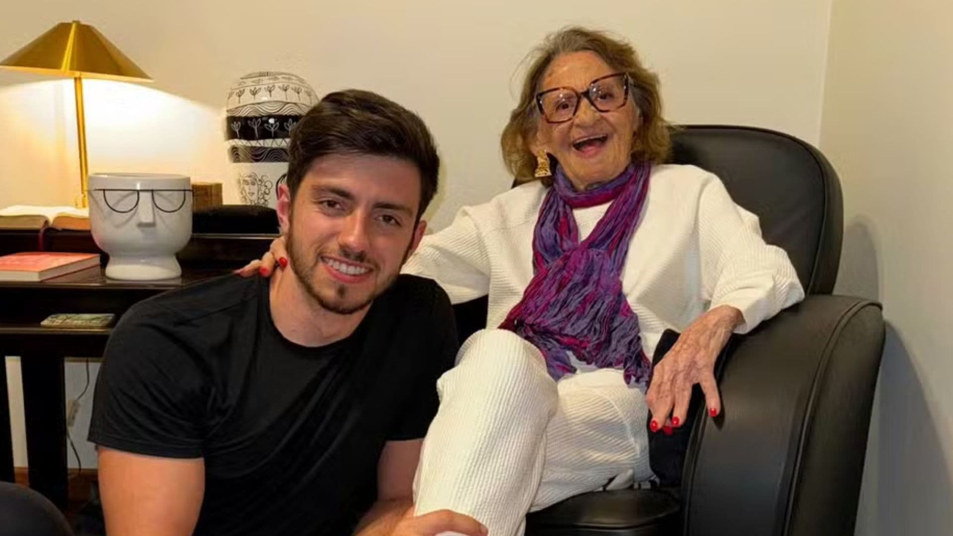 Bisneto de Laura Cardoso emociona ao falar de sua relação com a atriz: “Sempre do meu lado”