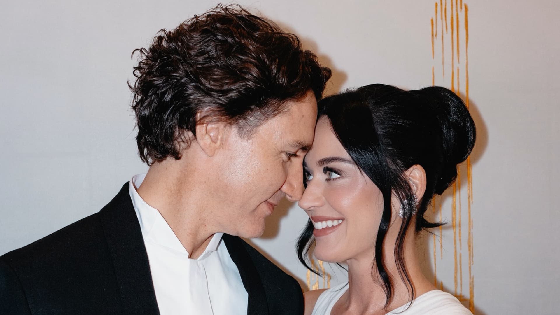 Katy Perry revela coincidência envolvendo lista de desejos e romance com Justin Trudeau