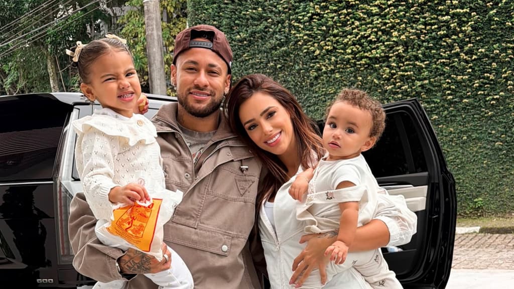 Mensagem de Bruna Biancardi em desenho das filhas revela nome da bebê que espera com Neymar