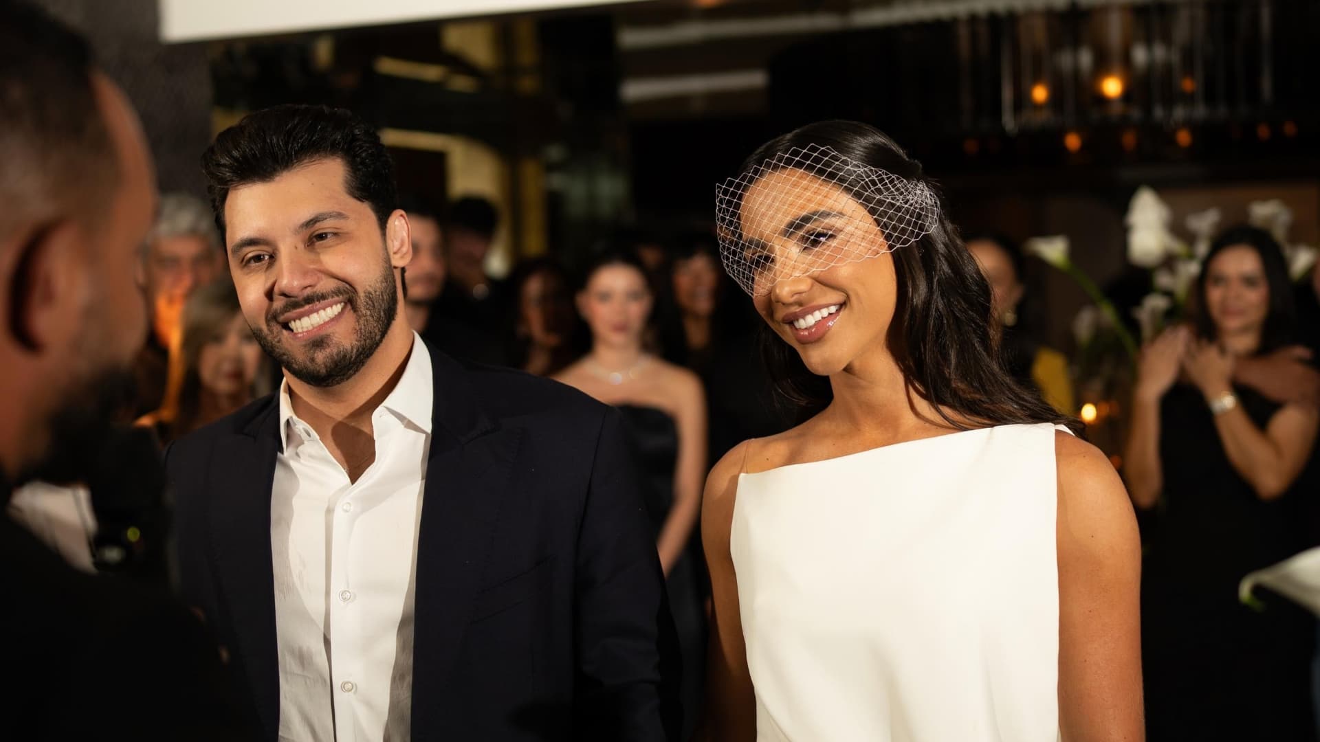 Murilo Huff e Gabriela Versiani celebram noivado em festa intimista e luxuosa em Goiânia