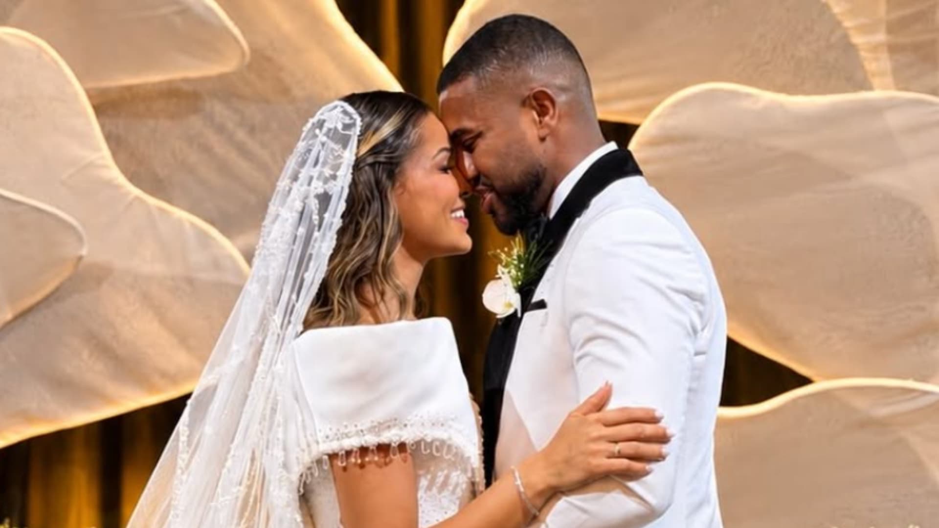 Davi Brito e Emilly Araújo se casam em cerimônia luxuosa em Salvador
