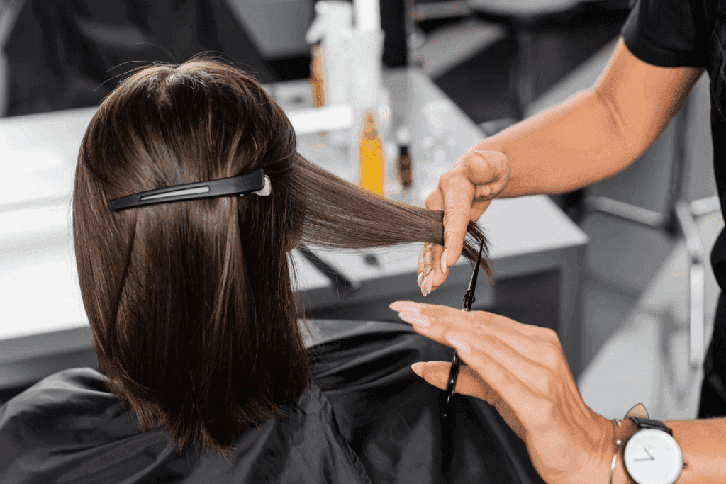 Cortar as pontas pode deixar o cabelo mais volumoso? Entenda o que causa essa impressão