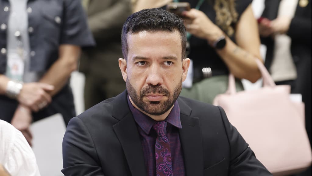 André Janones é internado na UTI com arritmia cardíaca após debate presidencial