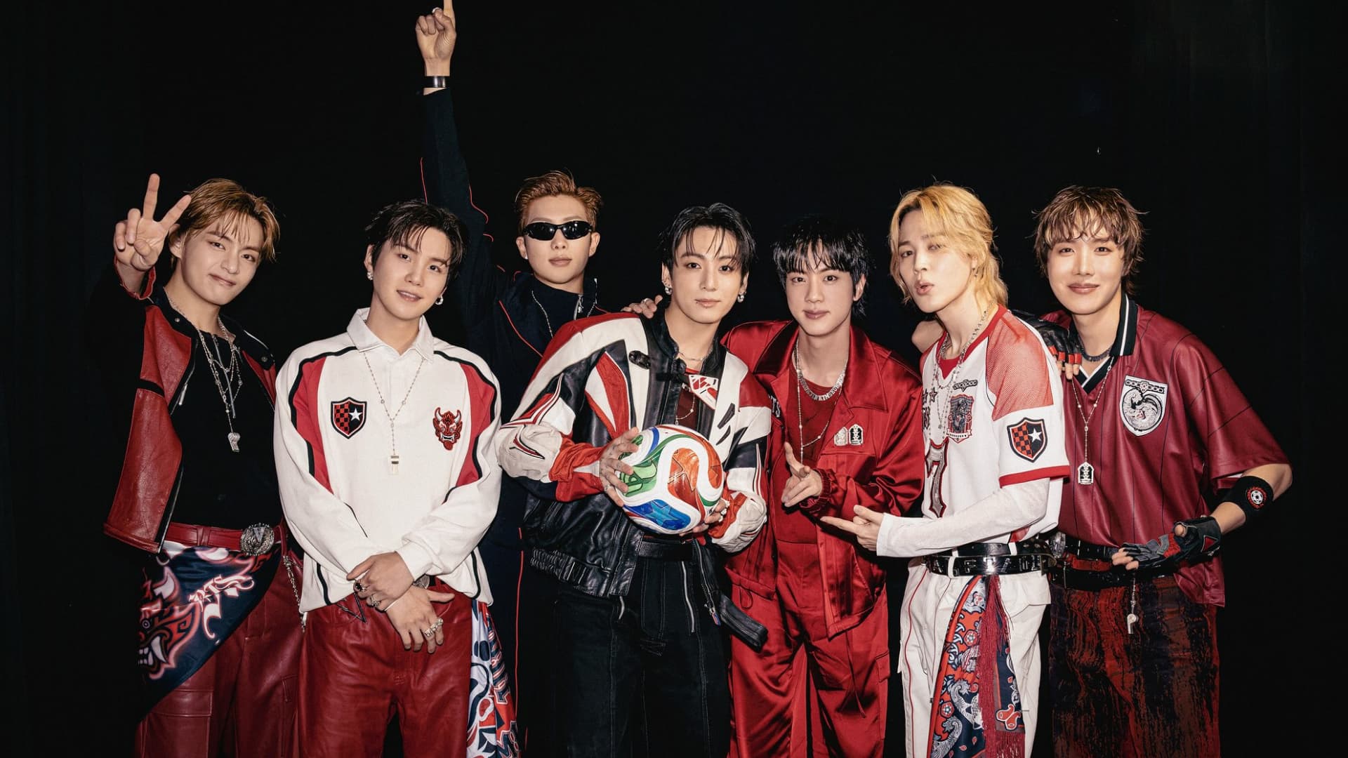 BTS no Brasil: produtora confirma estrutura reduzida de telões e revolta fãs