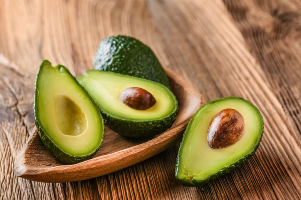 Abacate faz bem para quê? Veja 6 benefícios da fruta para a saúde