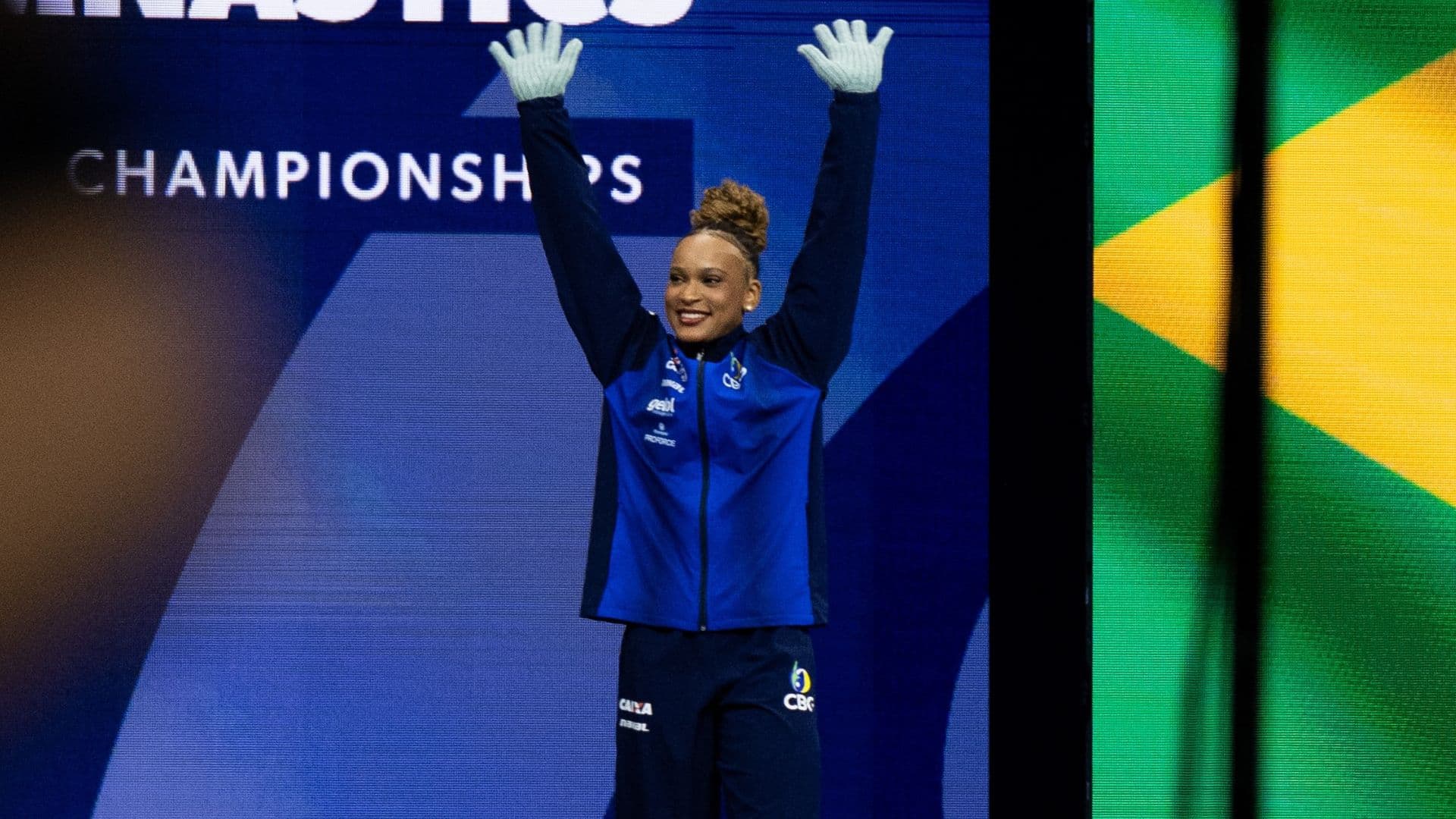 É OURO! Rebeca Andrade conquista o tricampeonato mundial no salto