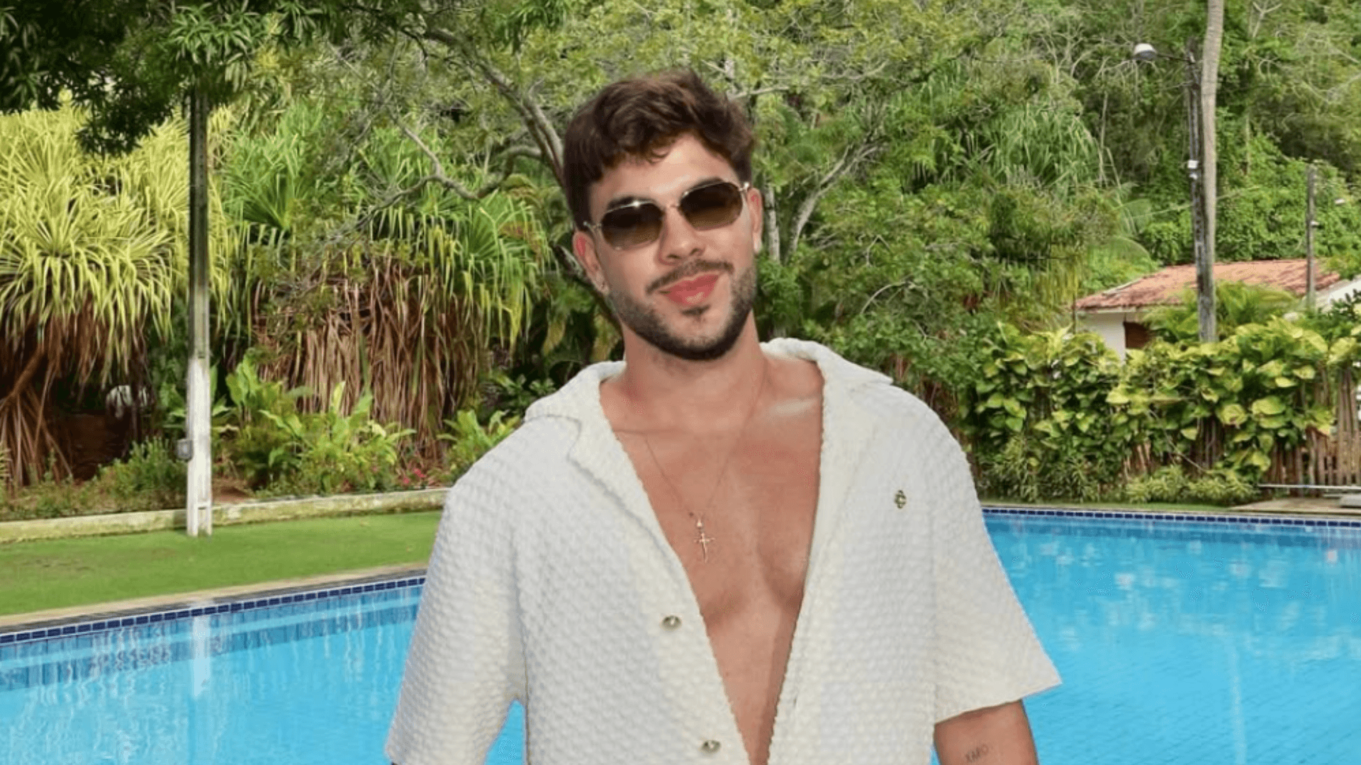 Álvaro Xaro vai parar no hospital após mosquito entrar em seu ouvido
