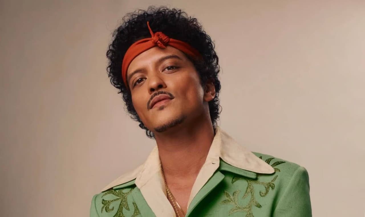 Bruno Mars impressiona e quebra recorde de semanas em 1º lugar em parada da Billboard