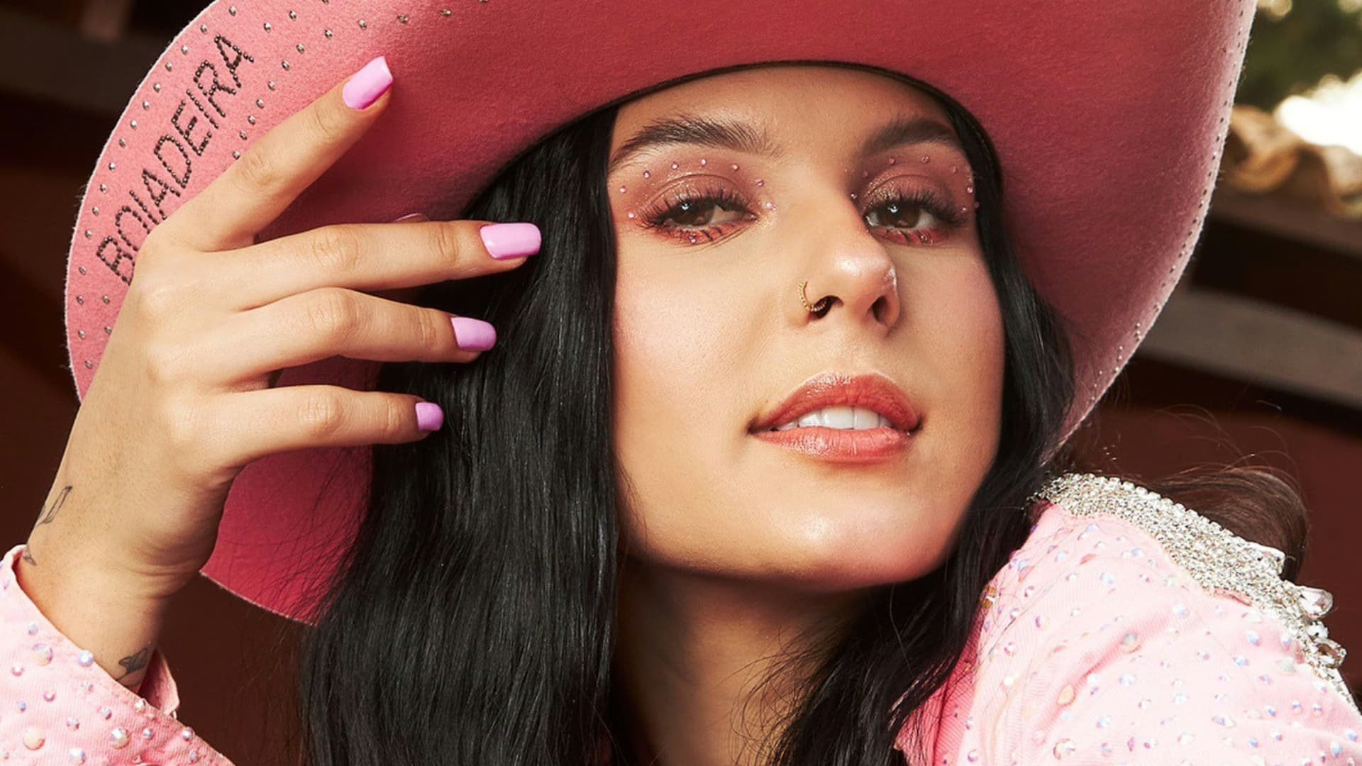 Energia elétrica acaba no show de Ana Castela e sertaneja faz o inacreditável no palco